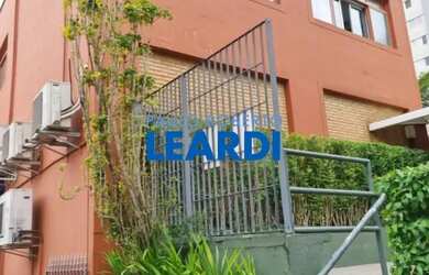 Imagem: O depósito possui 5 Vagas na garagem, 628m² de Área e está