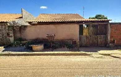 Imagem: A casa possui 2 Dormitórios, 1 Banheiro e 180m² de Área e