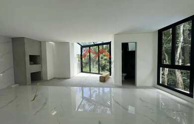 Imagem: A casa em condomínio possui 3 Dormitórios, 1 Banheiro, 4 Vagas