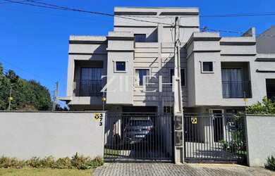 Imagem: A casa possui 3 Dormitórios, 3 Banheiros, 5 Vagas na garagem