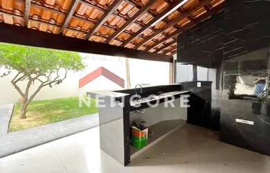 Imagem: A casa possui 5 Dormitórios, 4 Banheiros, 4 Vagas na garagem