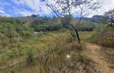 Imagem 2: Terreno de 13,7 hectares a 500 m de estrada de terra