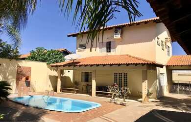 Imagem: A casa possui 3 Dormitórios, 5 Banheiros, 5 Vagas na garagem