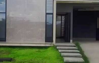 Imagem: A casa possui 3 Dormitórios, 4 Banheiros, 2 Vagas na garagem