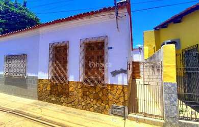 Imagem: A casa possui 3 Dormitórios, 2 Banheiros, 107m² de Área