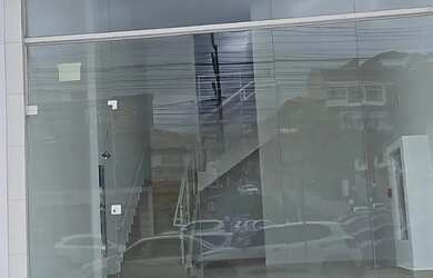 Imagem: O depósito possui 2 Vagas na garagem e 77m² de Área e está