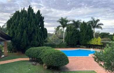 Imagem: A casa em condomínio possui 5 Dormitórios, 5 Banheiros, 5