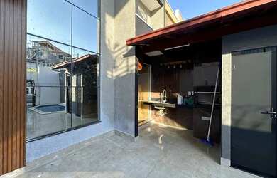 Imagem 3: Casa baixa com piscina a venda no bairro de Lourdes - Governador Valadares - MG