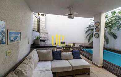 Imagem: A casa em condomínio possui 4 Dormitórios, 4 Banheiros, 4