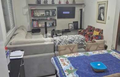 Imagem: A casa possui 3 Dormitórios, 1 Banheiro, 2 Vagas na garagem