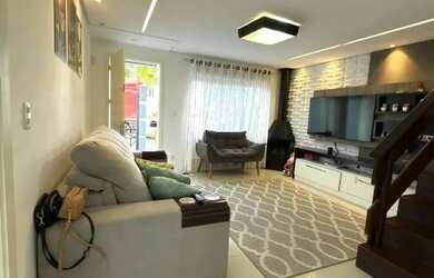 Imagem: A casa em condomínio possui 3 Dormitórios, 1 Banheiro, 2 Vagas