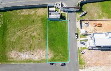 Imagem: O terreno possui 666m² de Área e está localizado em Campo