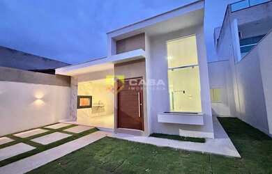 Imagem: A casa possui 3 Dormitórios, 2 Banheiros, 2 Vagas na garagem