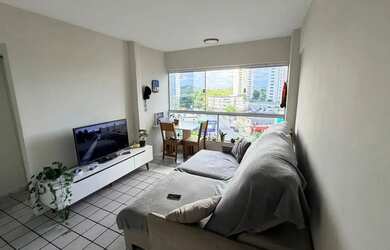 Imagem: O apartamento possui 3 Dormitórios, 1 Banheiro, 2 Vagas na