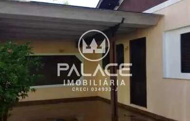 Imagem: A casa possui 2 Dormitórios, 1 Banheiro, 2 Vagas na garagem