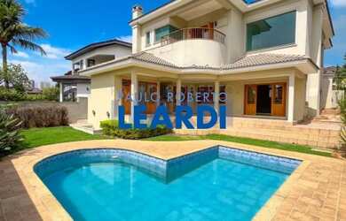 Imagem: A casa em condomínio possui 4 Dormitórios, 2 Banheiros, 4