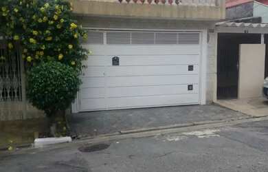 Imagem: A casa possui 2 Dormitórios, 3 Banheiros, 2 Vagas na garagem