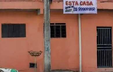 Imagem: A casa possui 2 Dormitórios, 2 Banheiros e 1 Vaga na garagem