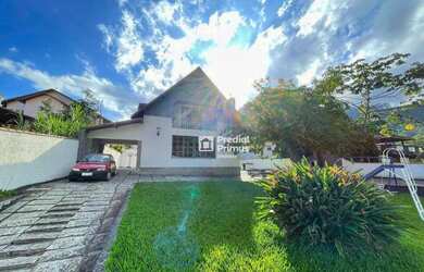 Imagem: A casa possui 5 Dormitórios, 3 Banheiros, 5 Vagas na garagem