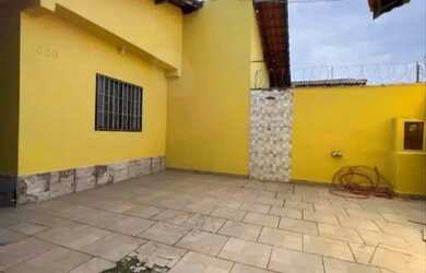 Imagem: A casa possui 2 Dormitórios, 1 Banheiro, 2 Vagas na garagem