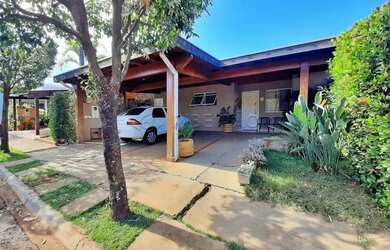 Imagem: A casa em condomínio possui 3 Dormitórios, 3 Banheiros, 2