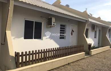 Imagem: A casa possui 2 Dormitórios, 1 Banheiro, 1 Vaga na garagem