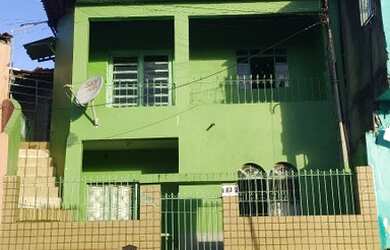 Imagem: A casa possui 3 Dormitórios e 2 Banheiros e está localizado