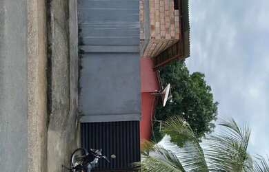 Imagem: A casa possui 3 Dormitórios, 2 Banheiros, 1 Vaga na garagem