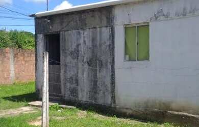 Imagem: A casa possui 2 Dormitórios, 1 Banheiro, 2 Vagas na garagem
