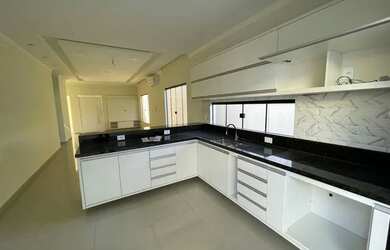 Imagem: A casa em condomínio possui 3 Dormitórios, 5 Banheiros, 2