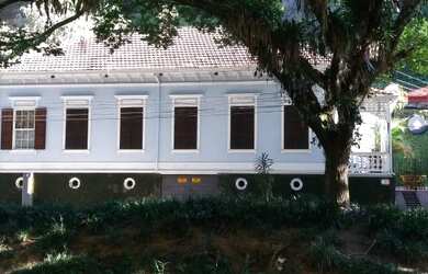 Imagem: A casa possui 5 Dormitórios, 4 Banheiros, 5 Vagas na garagem