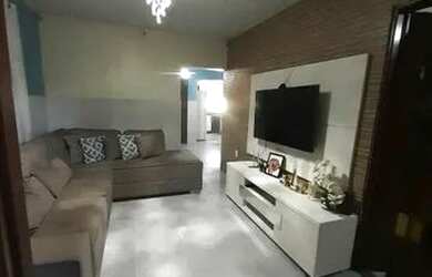 Imagem: A casa possui 2 Dormitórios, 1 Banheiro, 1 Vaga na garagem