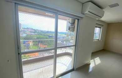 Imagem: O apartamento possui 3 Dormitórios, 1 Banheiro, 2 Vagas na