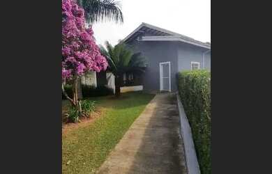 Imagem: A casa em condomínio possui 4 Dormitórios, 3 Banheiros e 2