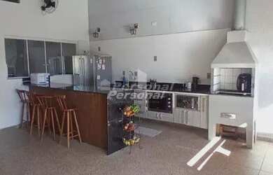 Imagem: A casa possui 3 Dormitórios, 3 Banheiros, 1 Vaga na garagem