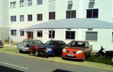 Imagem: O apartamento possui 2 Dormitórios, 1 Banheiro, 1 Vaga na garagem