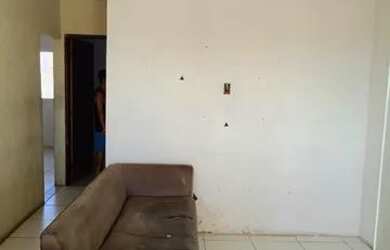 Imagem: A casa possui 2 Dormitórios e 1 Banheiro e está localizado