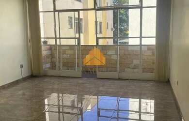 Imagem: O apartamento possui 3 Dormitórios, 1 Banheiro, 2 Vagas na