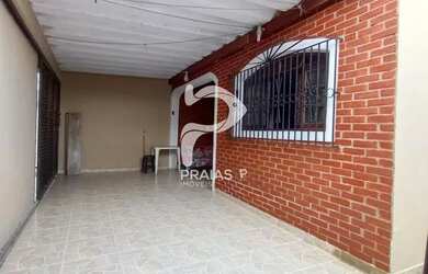 Imagem: A casa possui 3 Dormitórios, 2 Banheiros, 2 Vagas na garagem