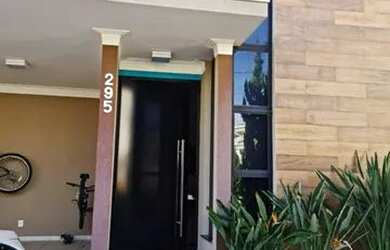Imagem: A casa em condomínio possui 3 Dormitórios, 3 Banheiros, 2