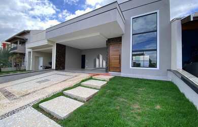 Imagem: A casa em condomínio possui 3 Dormitórios, 3 Banheiros, 4