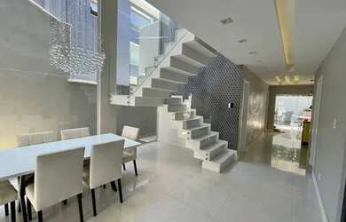 Imagem: A casa em condomínio possui 5 Dormitórios, 5 Banheiros, 1