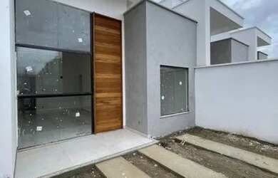 Imagem: A casa possui 3 Dormitórios, 1 Banheiro, 2 Vagas na garagem