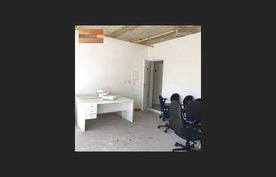 Imagem: O depósito possui 2 Vagas na garagem, 40m² de Área e está