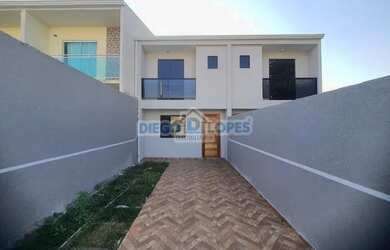 Imagem: A casa possui 3 Dormitórios, 2 Banheiros, 1 Vaga na garagem