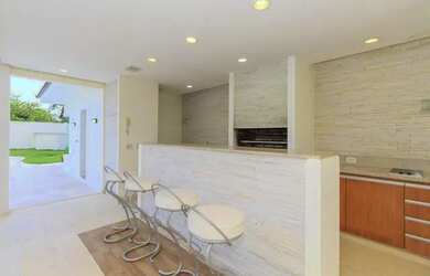 Imagem 6: Casa de condomínio para venda possui 700 metros quadrados com 5 quartos