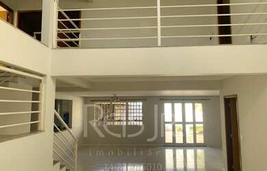 Imagem: A casa possui 4 Dormitórios, 4 Banheiros, 2 Vagas na garagem