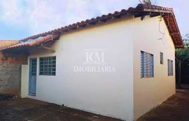 Imagem: A casa à venda possui 2 Dormitórios, 1 Banheiro, 3 Vagas na