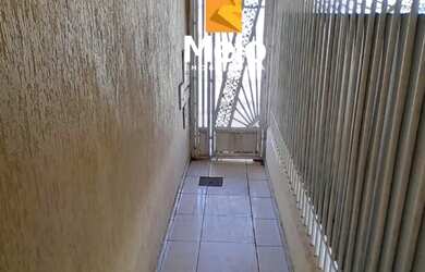 Imagem: A casa possui 2 Dormitórios, 1 Banheiro e está localizado