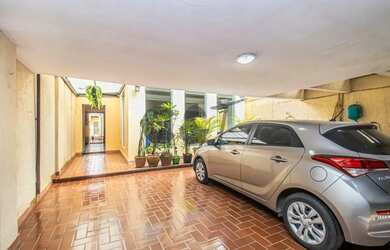 Imagem: A casa possui 2 Dormitórios, 3 Banheiros, 3 Vagas na garagem